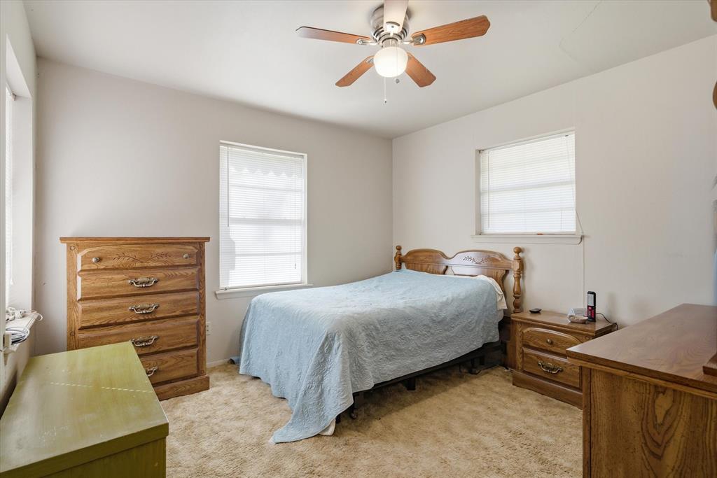1910 Goodnight Boulevard Wills Point, TX 75169 - Photo 6 of 37 a bedroom with a bed and a window