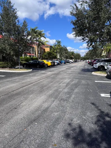 a view of a yard with a house