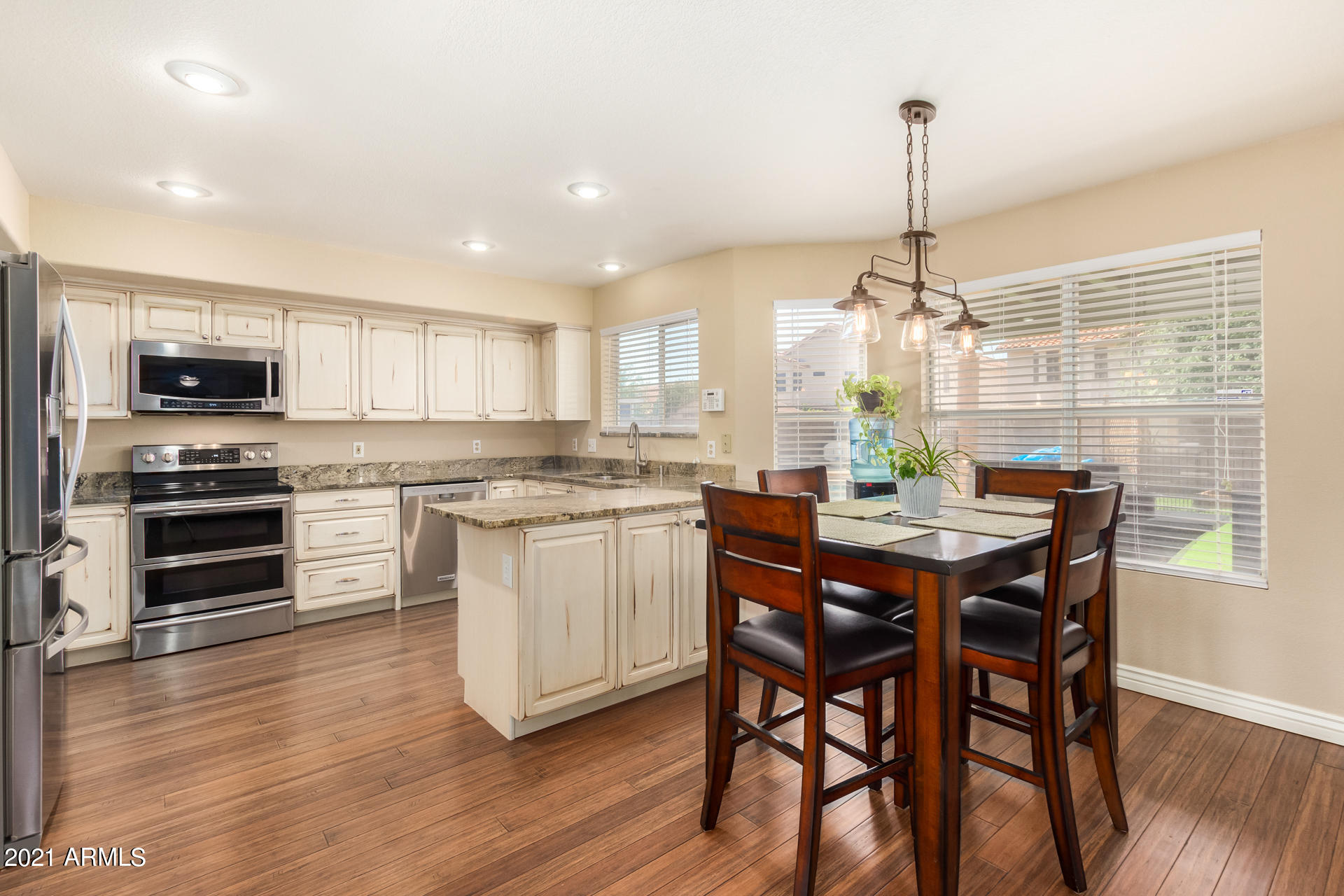 7617 West Hearn Road Peoria, AZ 85381 - Photo 14 of 38 Eat in Kitchen & Kitchen