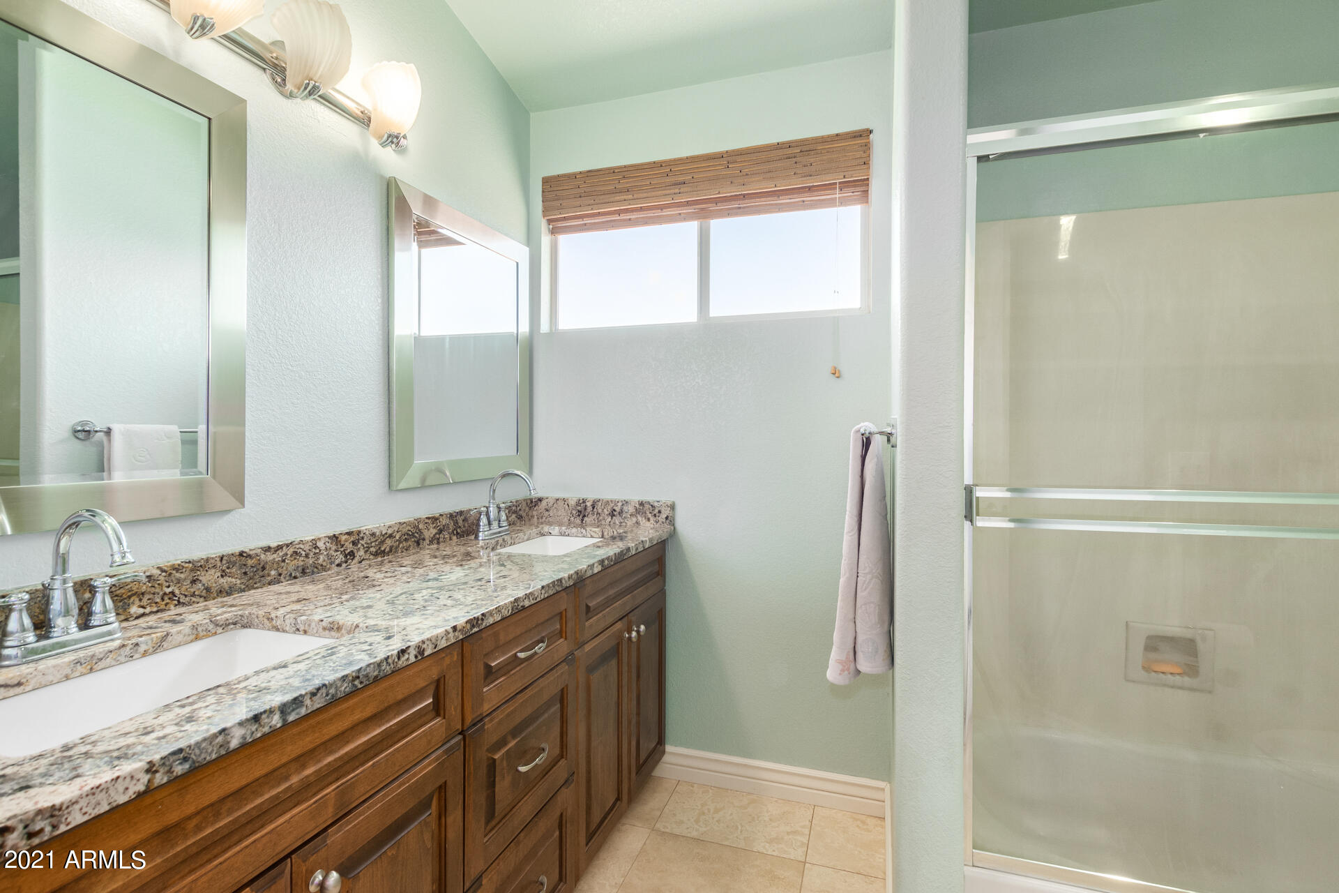 7617 West Hearn Road Peoria, AZ 85381 - Photo 31 of 38 Hall Bathroom