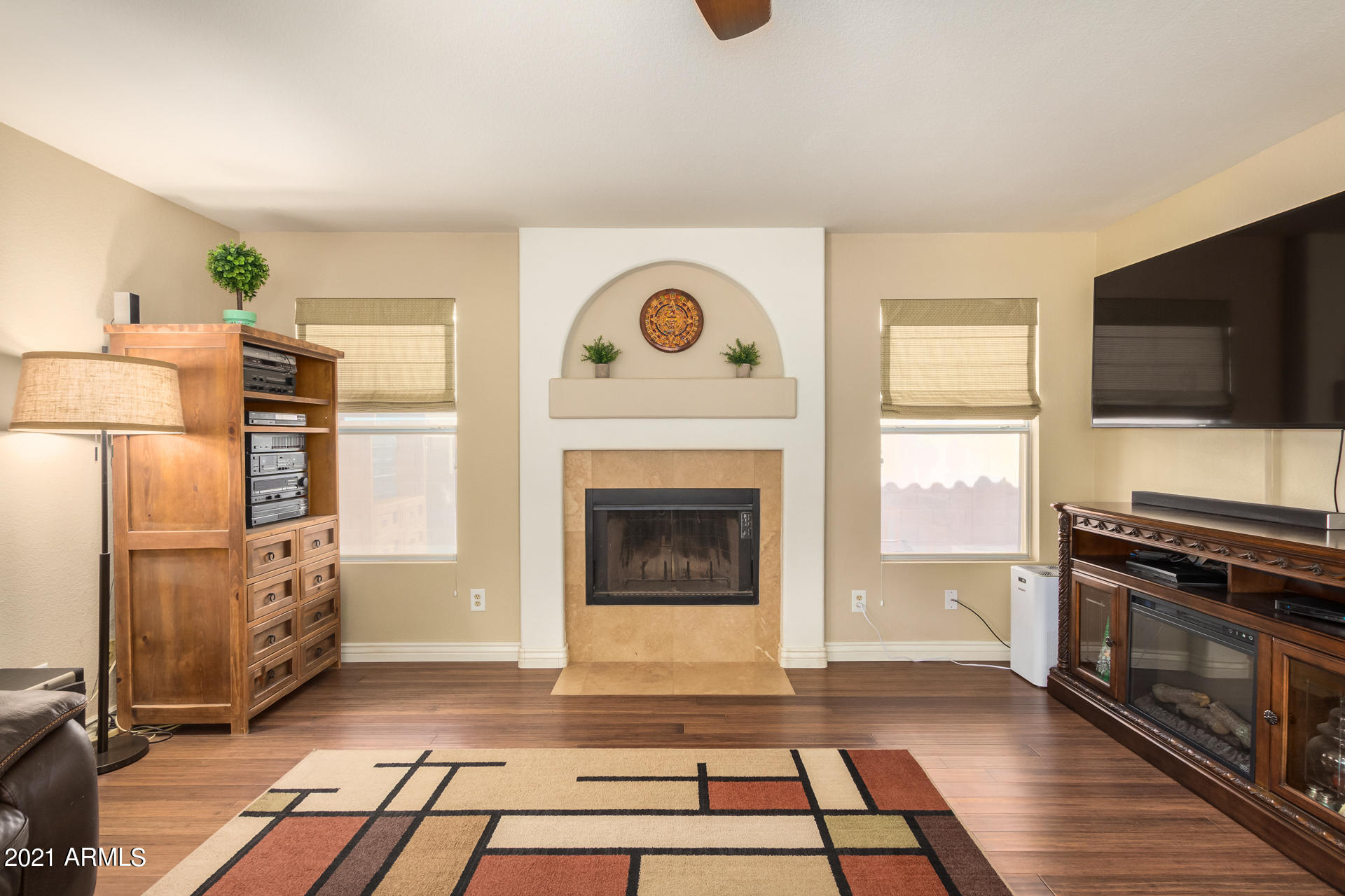 7617 West Hearn Road Peoria, AZ 85381 - Photo 9 of 38 Family Room