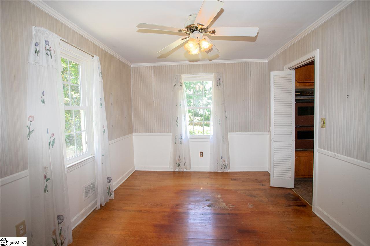 702 Wembley Road Greenville, SC 29607 - Photo 3 of 18