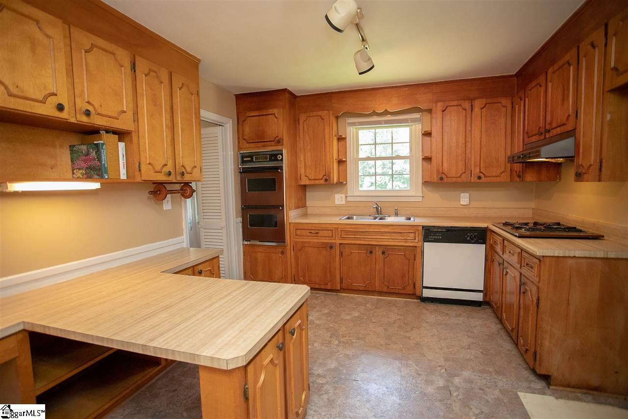702 Wembley Road Greenville, SC 29607 - Photo 4 of 18