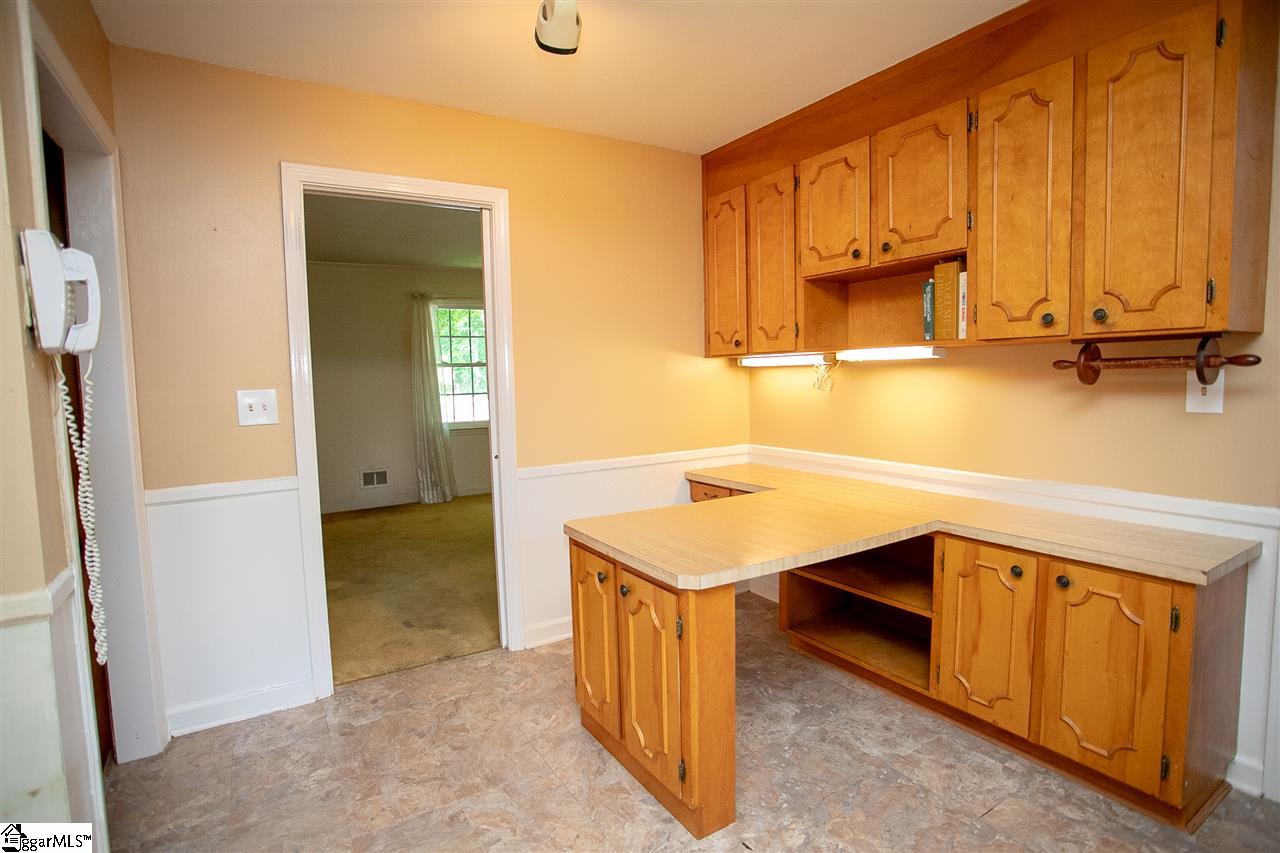 702 Wembley Road Greenville, SC 29607 - Photo 5 of 18