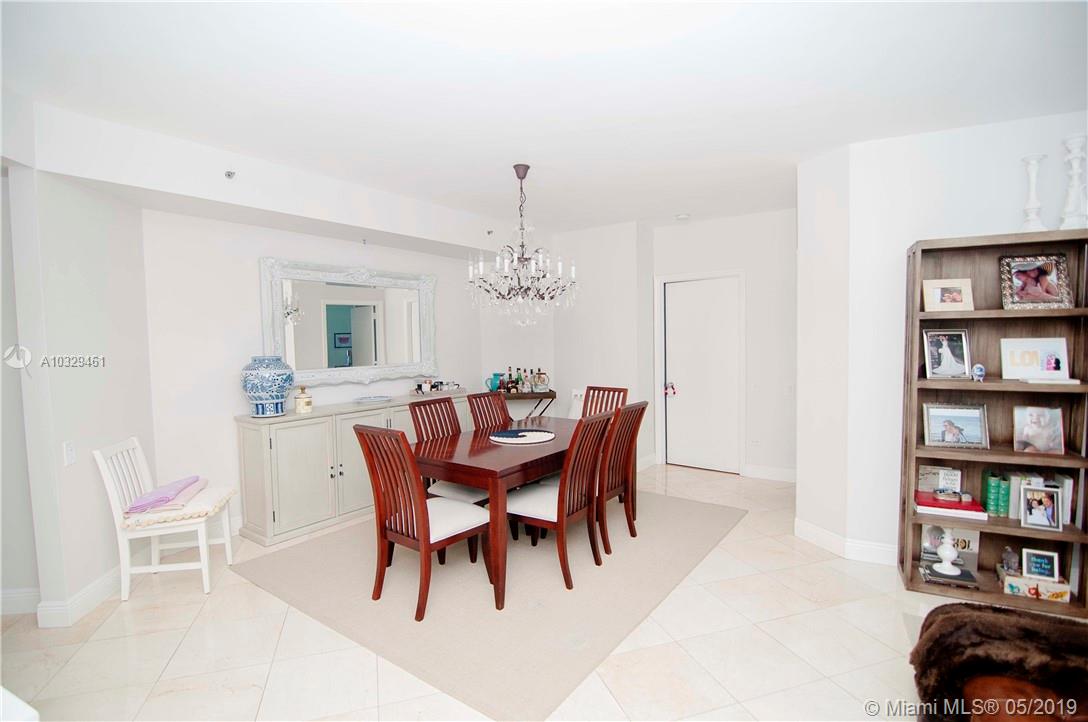 808 Brickell Key Drive, Unit 802 Miami, FL 33131 - Photo 4 of 48 A formal dining area is a great feature at Unit #802.