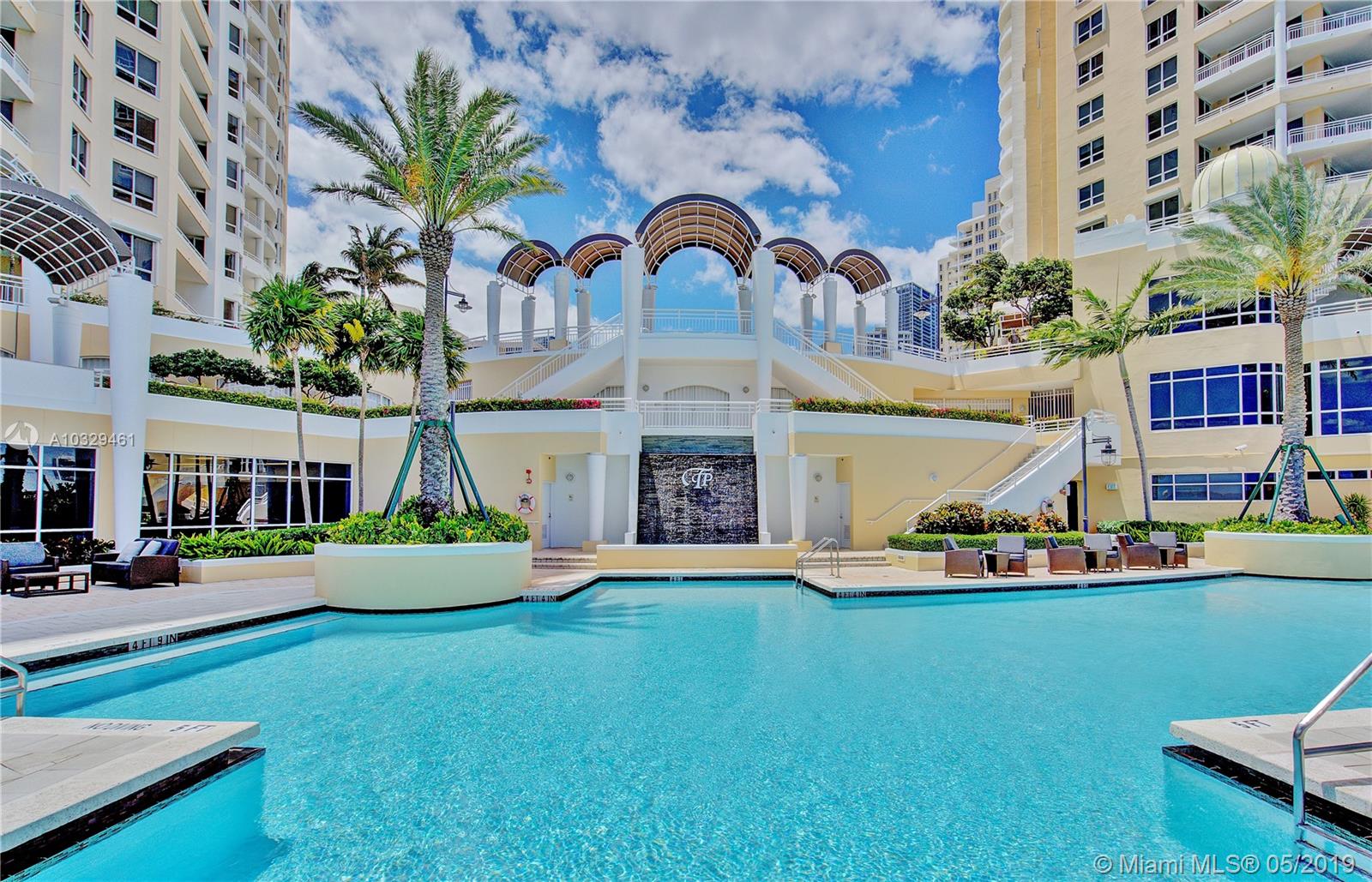 808 Brickell Key Drive, Unit 802 Miami, FL 33131 - Photo 44 of 48 Bayside Pool