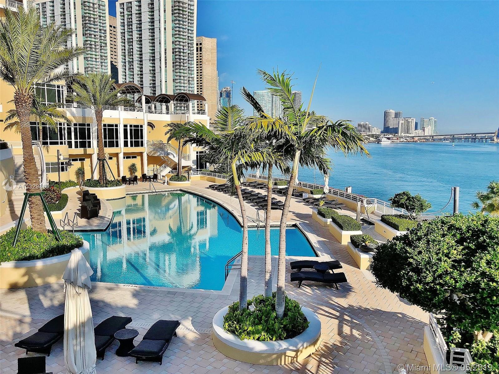 808 Brickell Key Drive, Unit 802 Miami, FL 33131 - Photo 45 of 48 Resort like Bayside Pool.