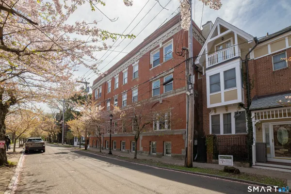 $695,000 | 8 Hughes Place, Unit 1N, New Haven, CT 06511