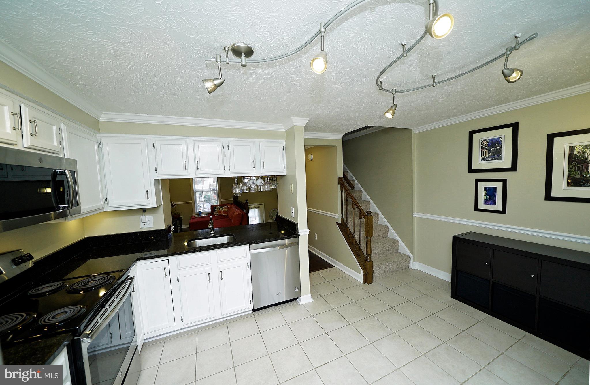 11924 Fieldthorn Court Reston, VA 20194 - Photo 12 of 26 KITCHEN 4