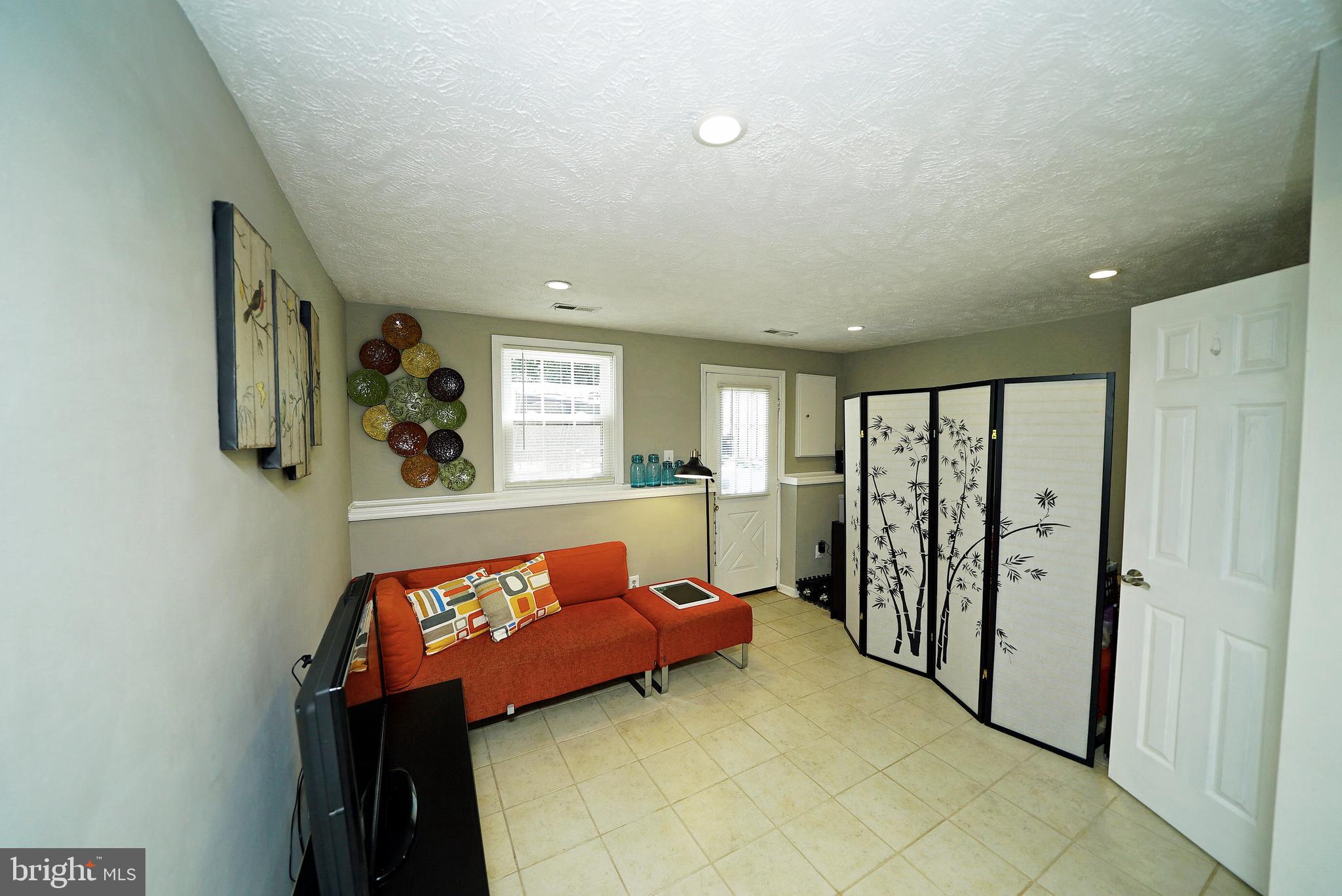 11924 Fieldthorn Court Reston, VA 20194 - Photo 14 of 26 FAMILY ROOM 2
