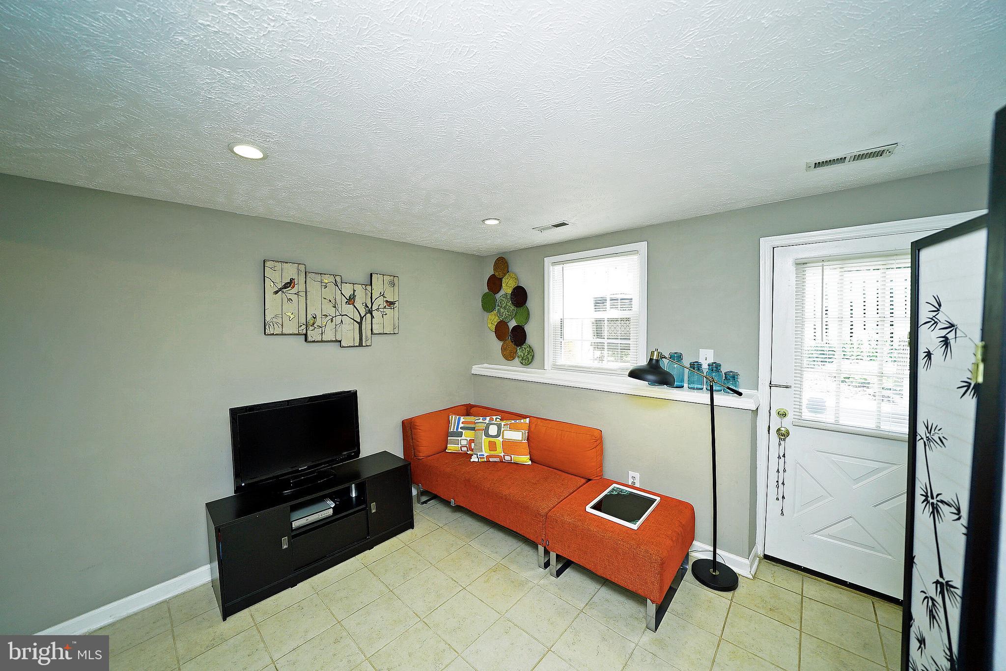 11924 Fieldthorn Court Reston, VA 20194 - Photo 15 of 26 FAMILY ROOM 3