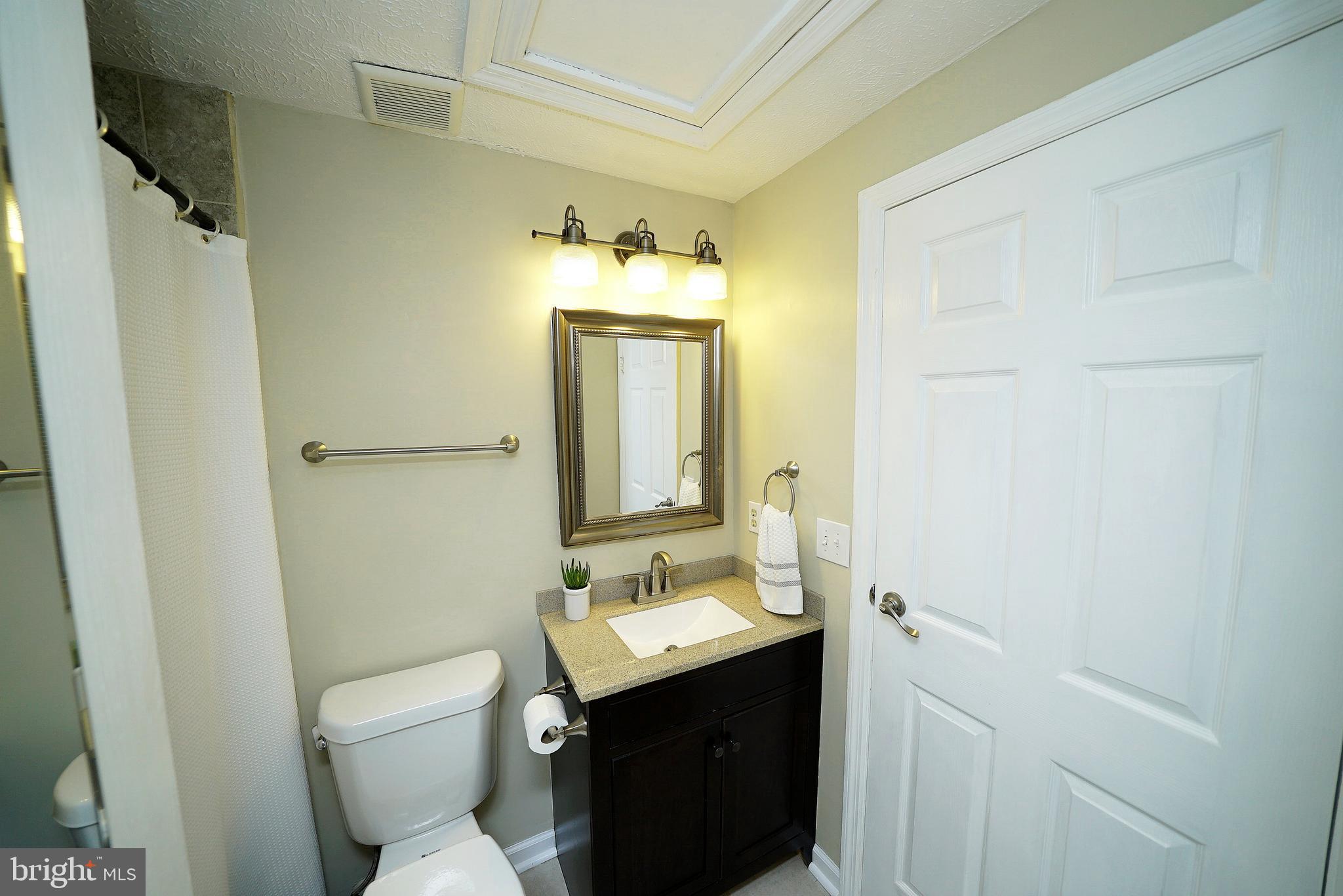 11924 Fieldthorn Court Reston, VA 20194 - Photo 23 of 26 MASTER BATH 2