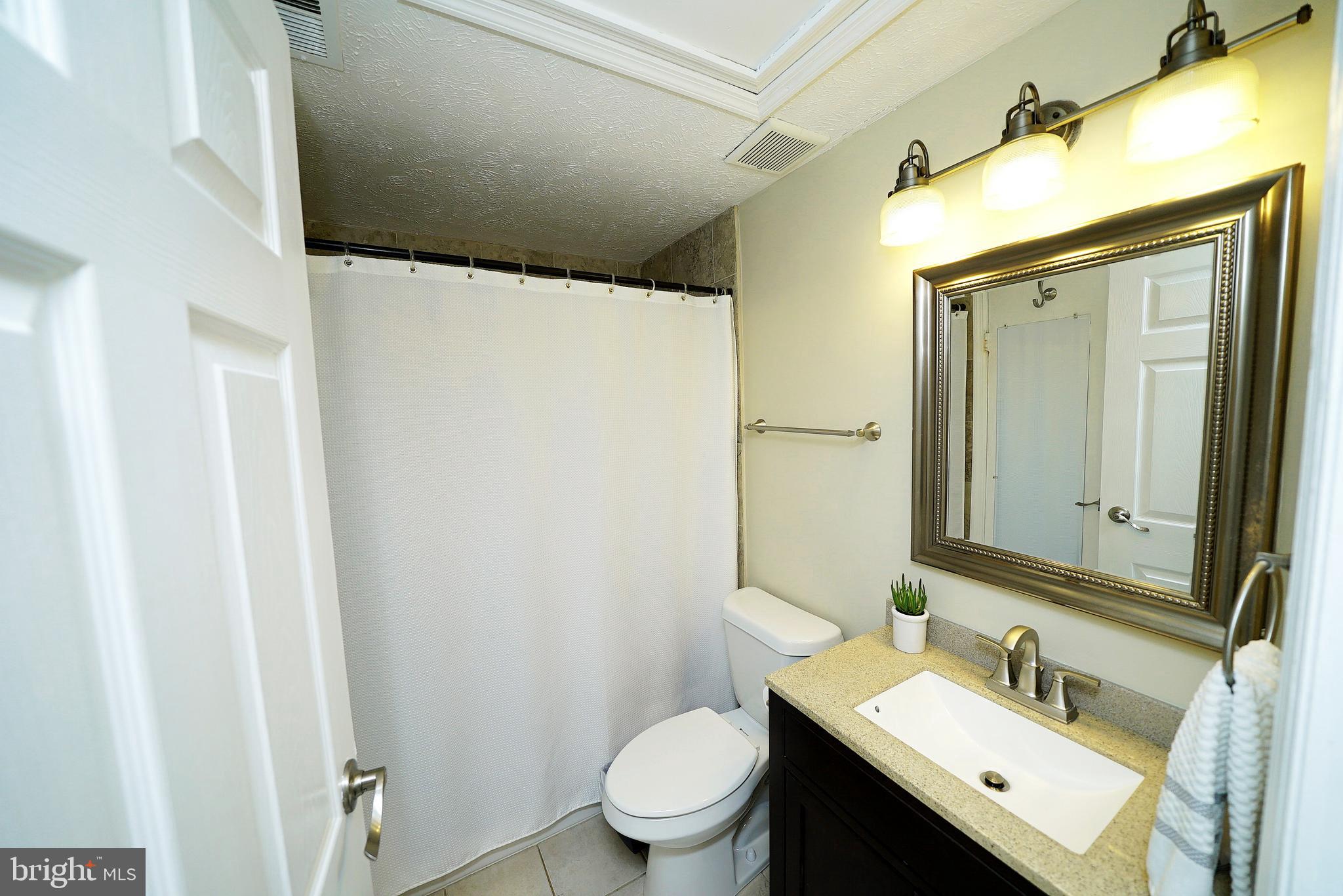 11924 Fieldthorn Court Reston, VA 20194 - Photo 24 of 26 MASTER BATH 3