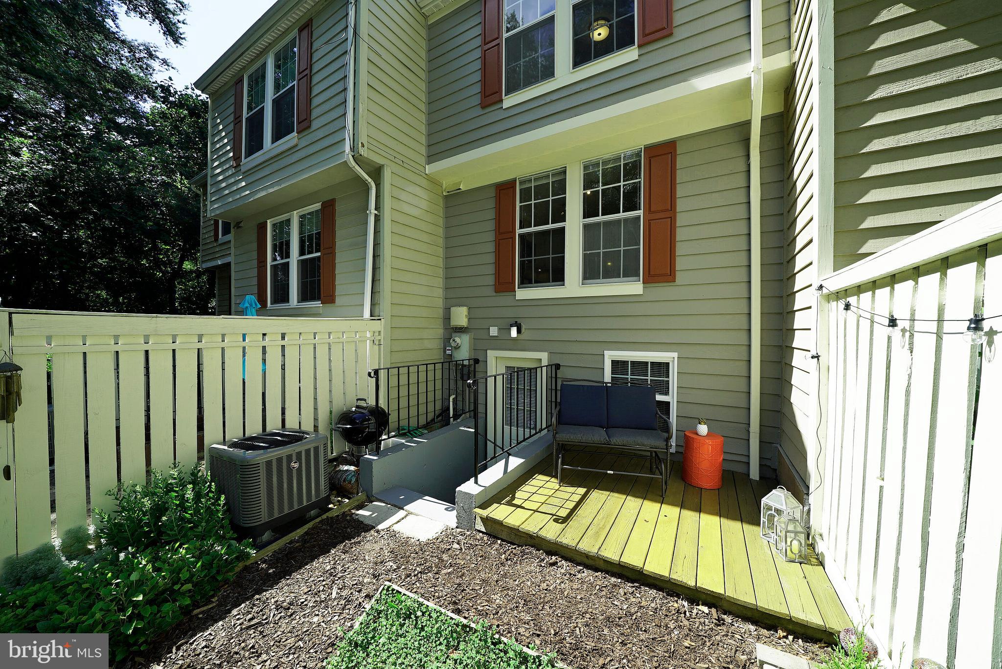 11924 Fieldthorn Court Reston, VA 20194 - Photo 4 of 26 YARD & PATIO 2