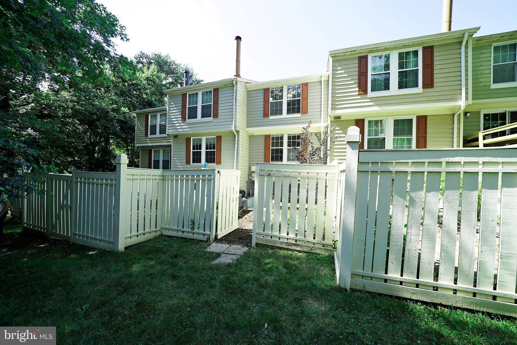 11924 Fieldthorn Court Reston, VA 20194 - Photo 6 of 26 EXTERIOR REAR