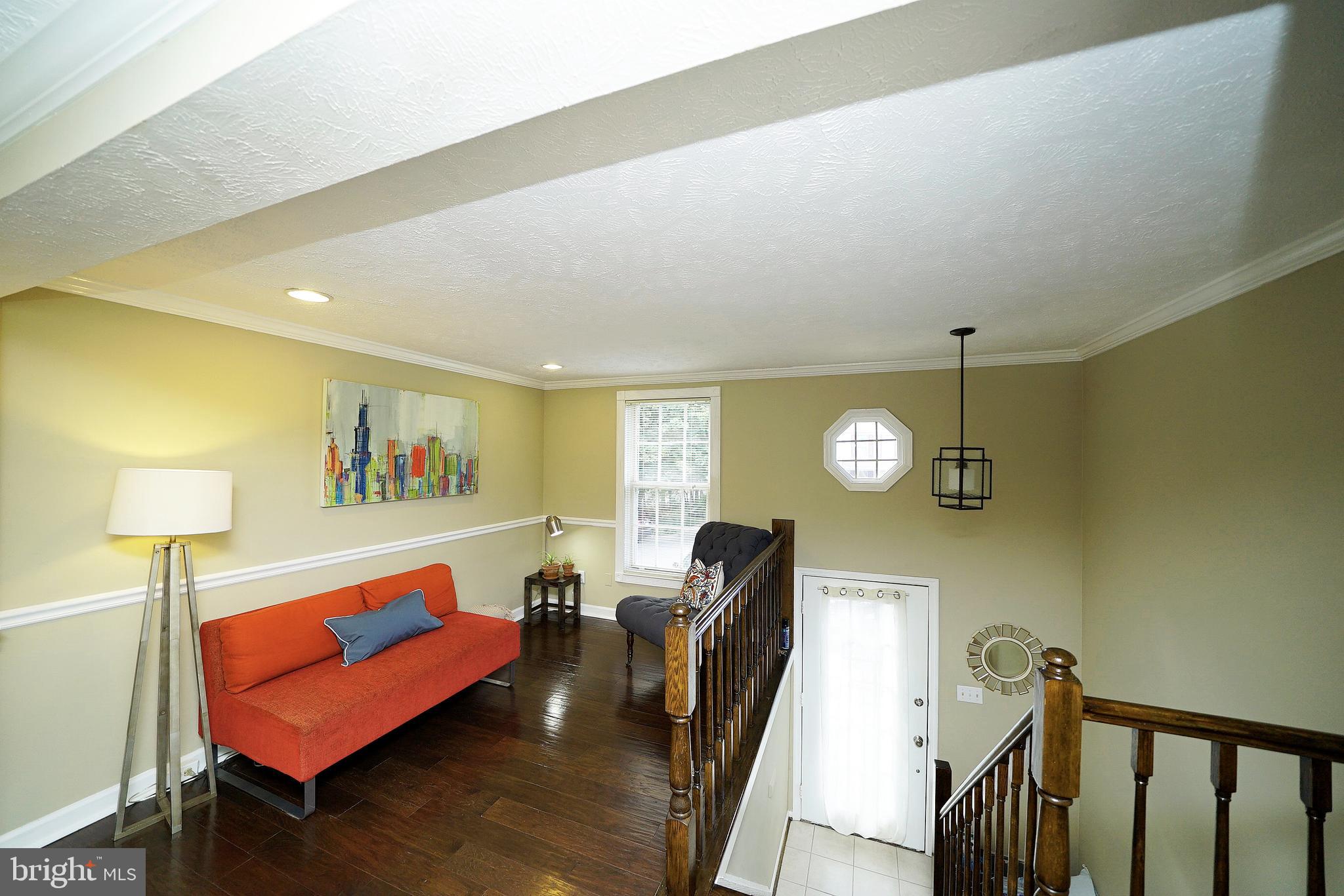 11924 Fieldthorn Court Reston, VA 20194 - Photo 7 of 26 LIVING ROOM 1