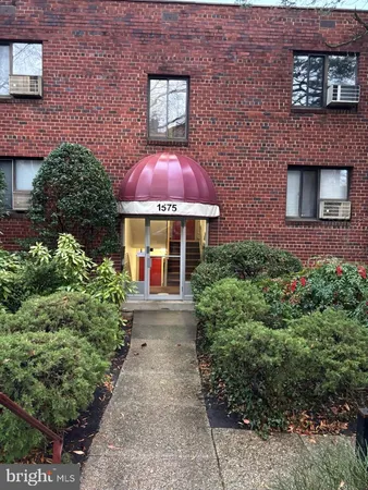 $1,625 | 1575 North Colonial Terrace, Unit 104Y, Arlington, VA 22209