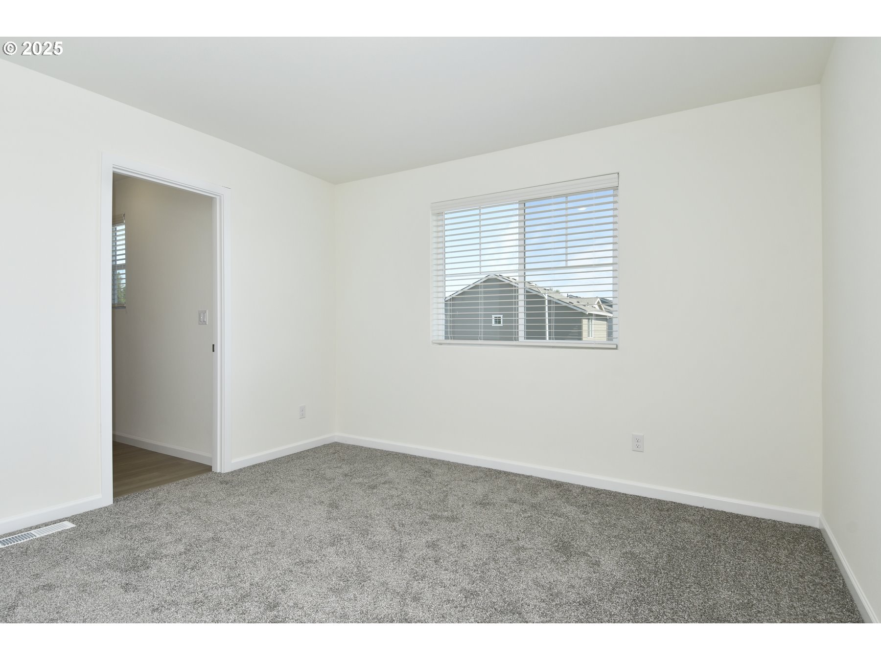 3905 Southwest Duniway Lane Gresham, OR 97080 - Photo 14 of 20 an empty room with windows