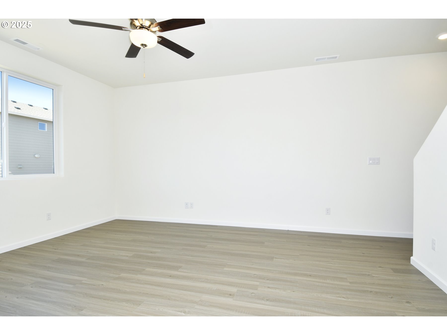 3905 Southwest Duniway Lane Gresham, OR 97080 - Photo 7 of 20 a view of an empty room