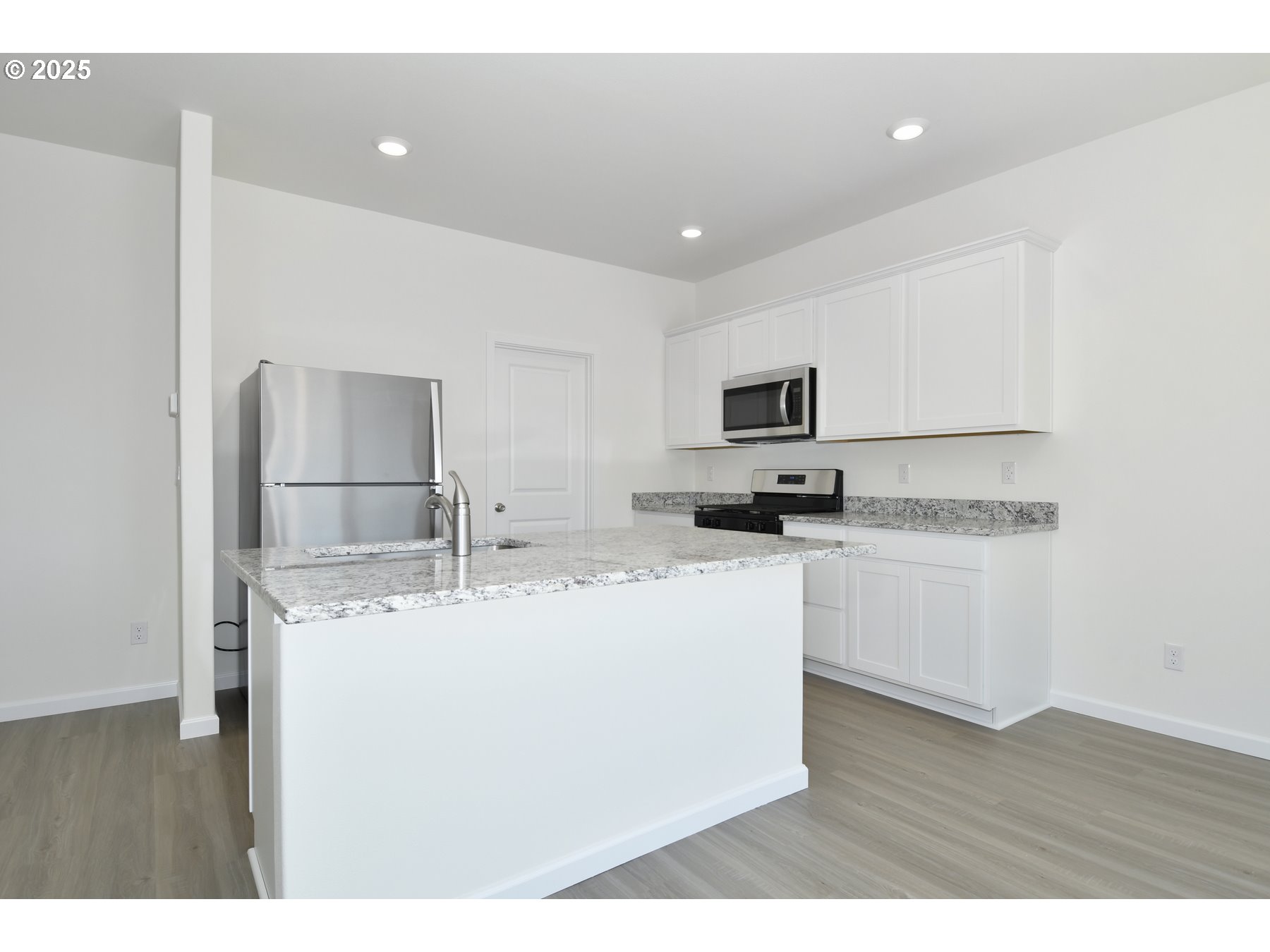 3905 Southwest Duniway Lane Gresham, OR 97080 - Photo 9 of 20 a kitchen with stainless steel appliances granite countertop a sink refrigerator and microwave