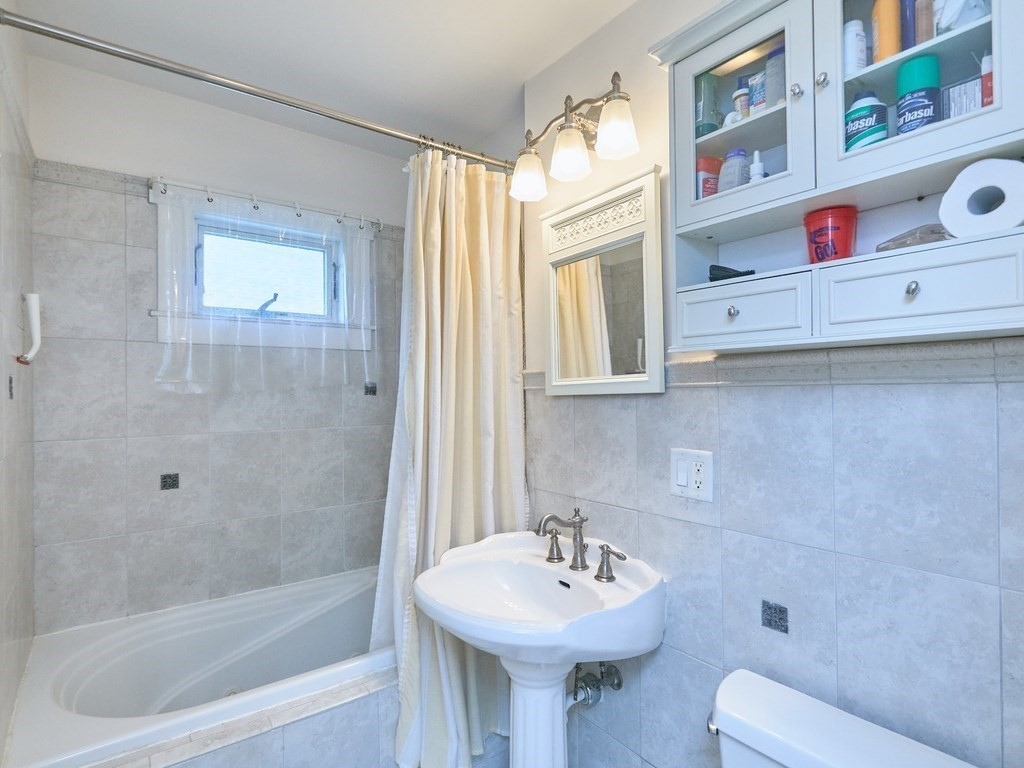 76 Putnam Road, Unit 2 Somerville, MA 02145 - Photo 18 of 23 Gallery Image 18