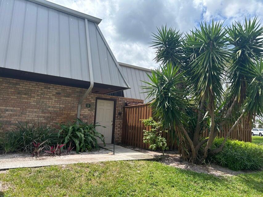 1420 Ocean Way, Unit 14D Jupiter, FL 33477 - Photo 29 of 34 a view of outdoor space yard and porch