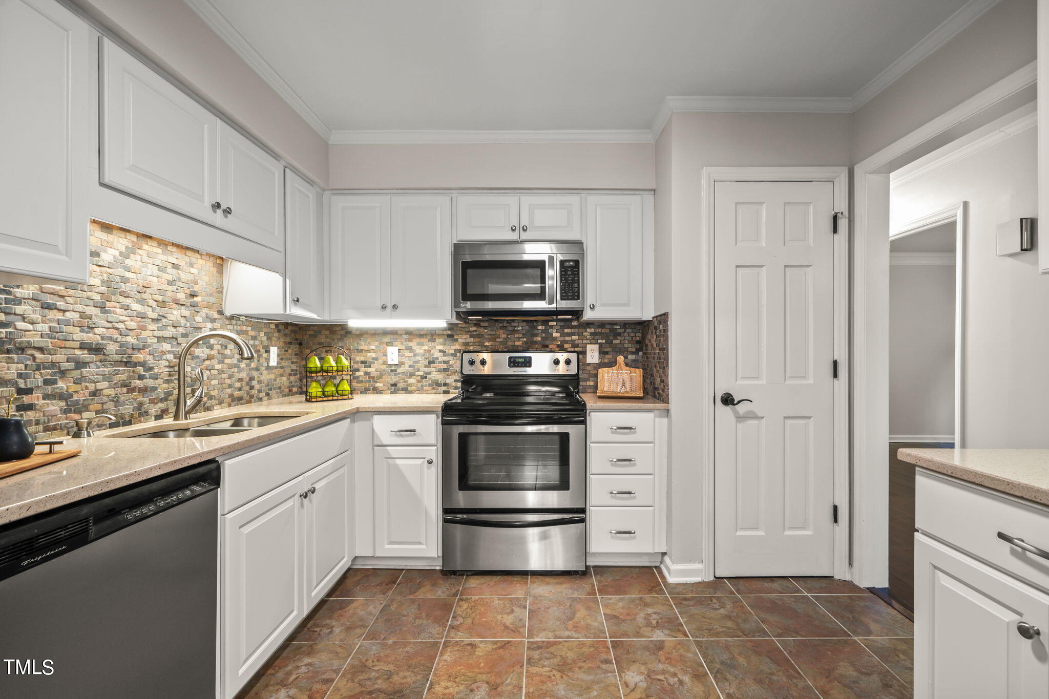 5674 Hamstead Crossing Raleigh, NC 27612 - Photo 11 of 43 22-web-or-mls-DSC01229