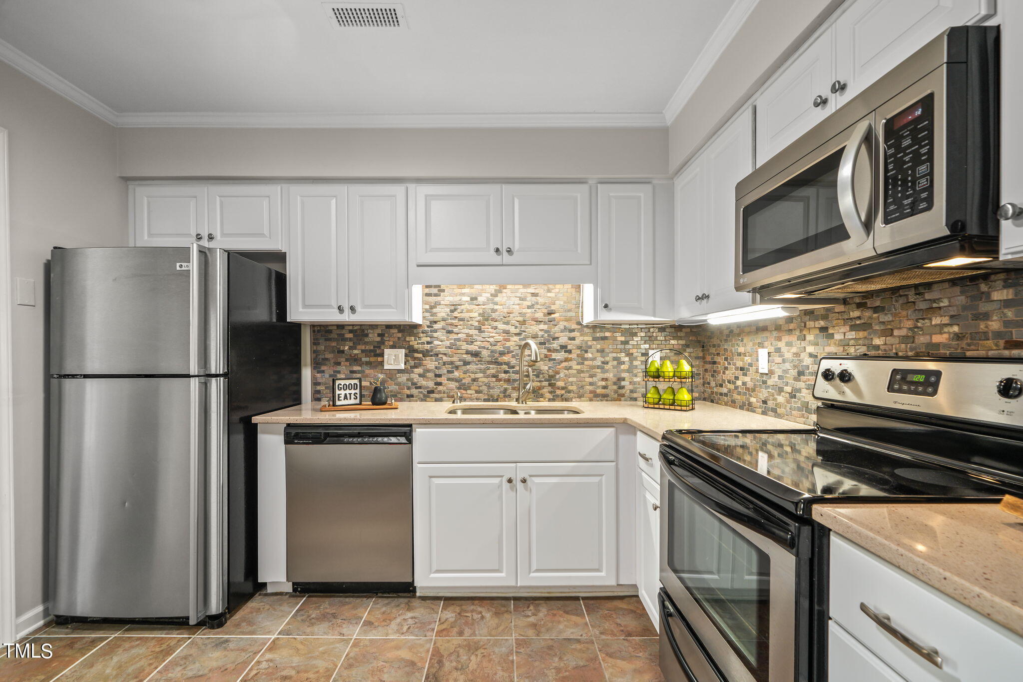 5674 Hamstead Crossing Raleigh, NC 27612 - Photo 12 of 43 20-web-or-mls-DSC01219