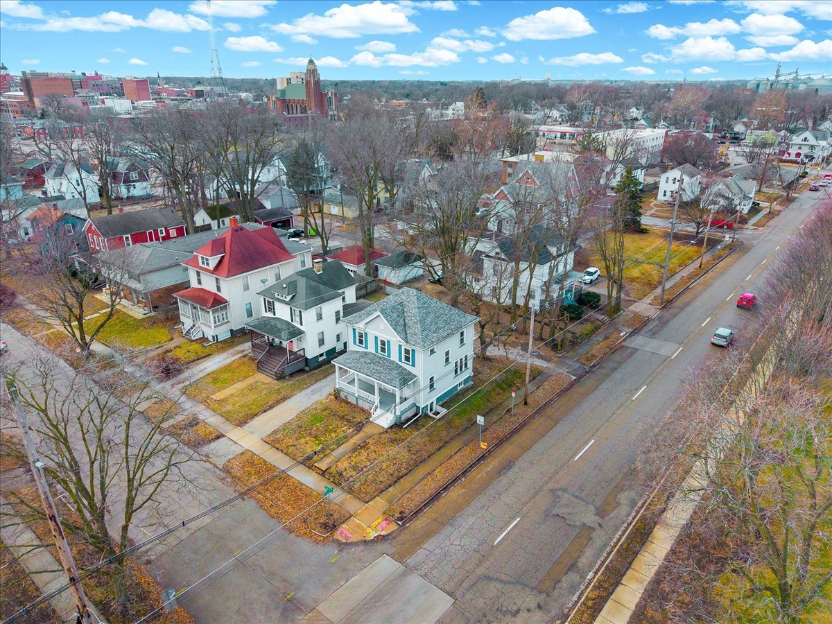 1018 North Prairie Street Bloomington, IL 61701 - Photo 45 of 49 a view of a city