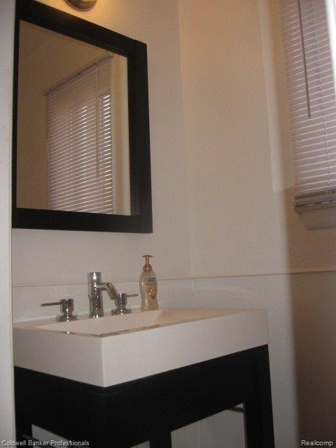 30224 Barwell Road Farmington, MI 48334 - Photo 5 of 7 heather 3