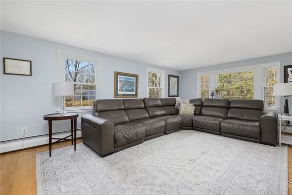 $959,900 | 8 Gladridge Drive, East Greenwich, RI 02818