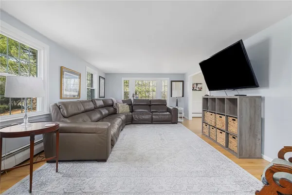 $959,900 | 8 Gladridge Drive, East Greenwich, RI 02818