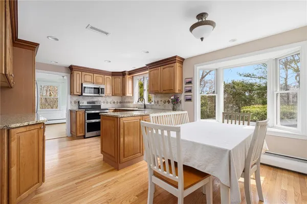 $959,900 | 8 Gladridge Drive, East Greenwich, RI 02818