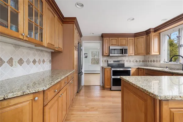 $959,900 | 8 Gladridge Drive, East Greenwich, RI 02818