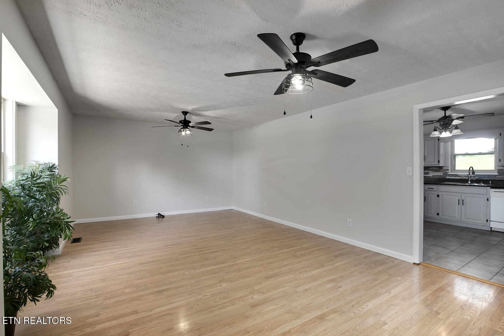 1240 Centerpoint Road Decatur, TN 37322 - Photo 7 of 56 07_CenterpointRoad_1240_Living01