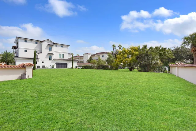 a view of front a house with a yard