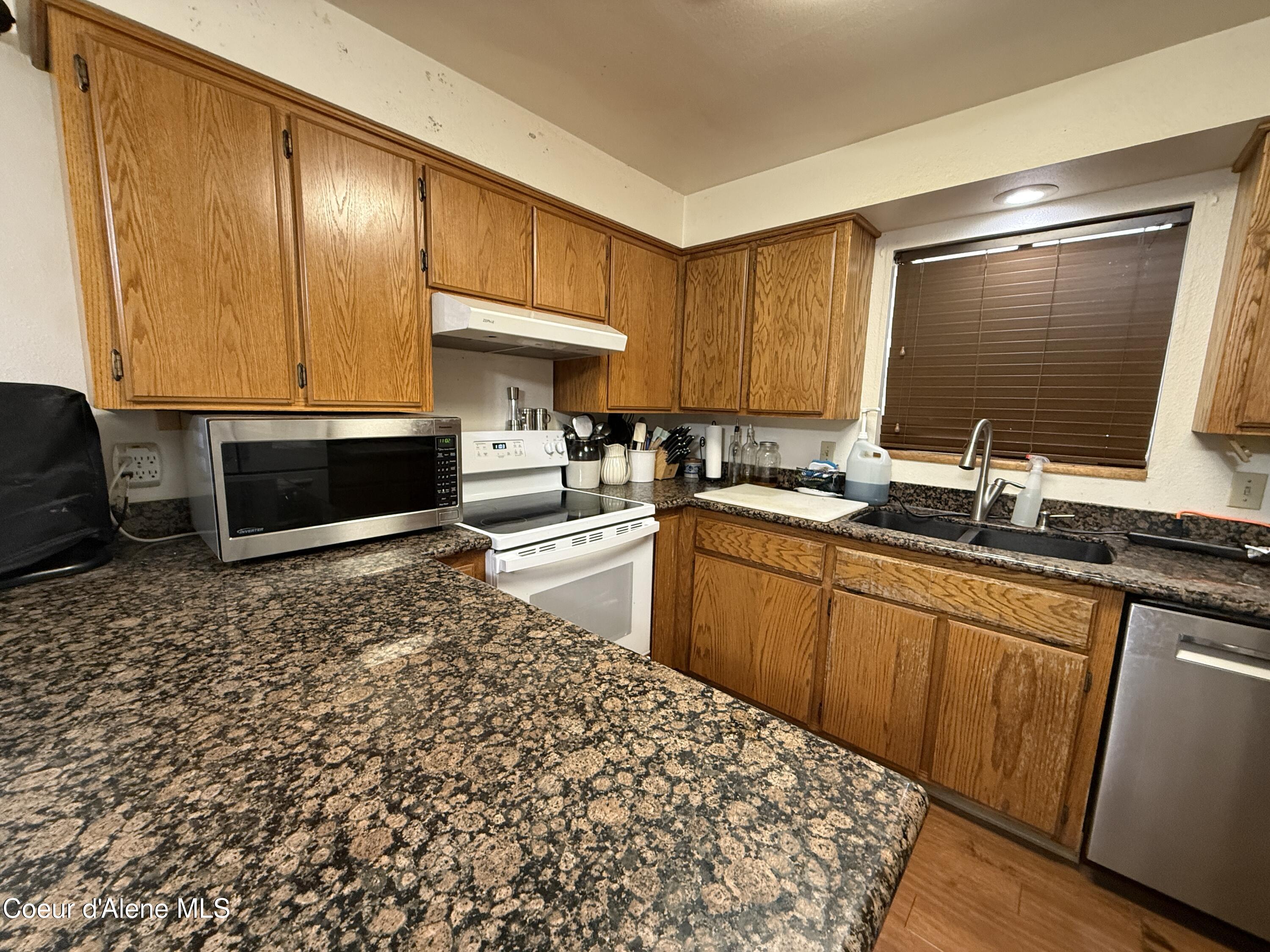 1635 East Tall Timber Loop Post Falls, ID 83854 - Photo 10 of 22 kitchen