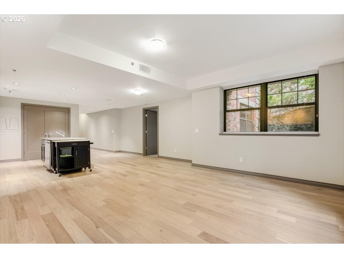 2454 Northwest Westover Road, Unit 102 Portland, OR 97210 - Photo 7 of 32