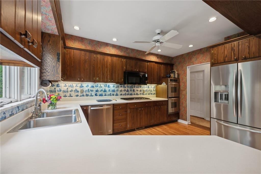 308 Rosslyn Road Carnegie, PA 15106 - Photo 12 of 44