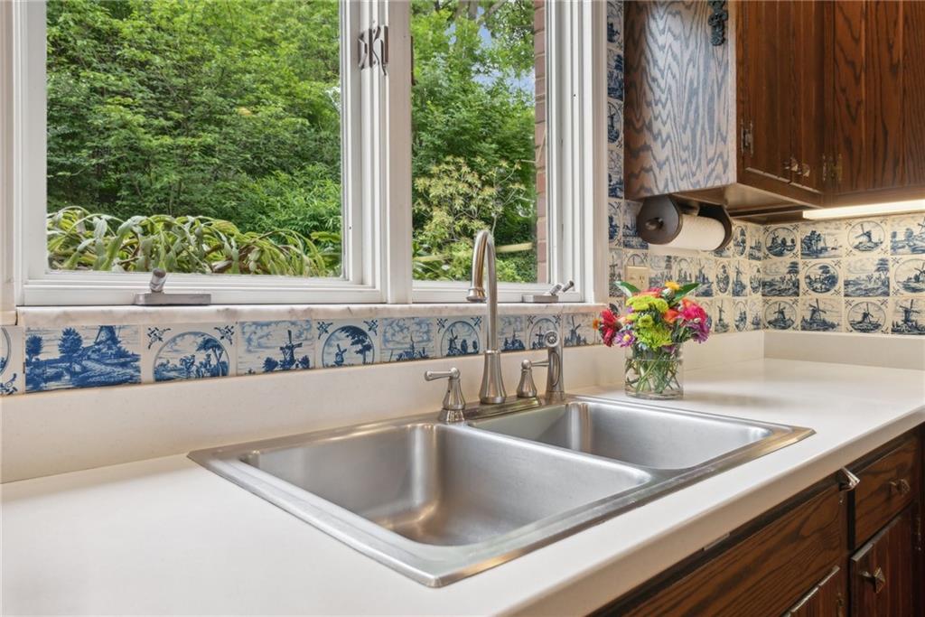 308 Rosslyn Road Carnegie, PA 15106 - Photo 14 of 44