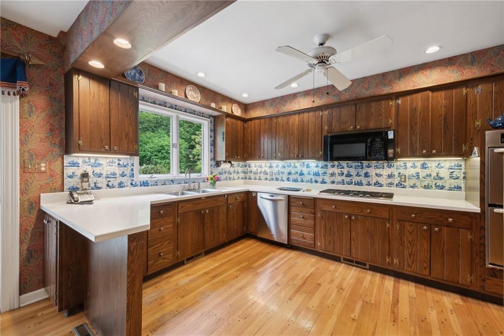 308 Rosslyn Road Carnegie, PA 15106 - Photo 10 of 44