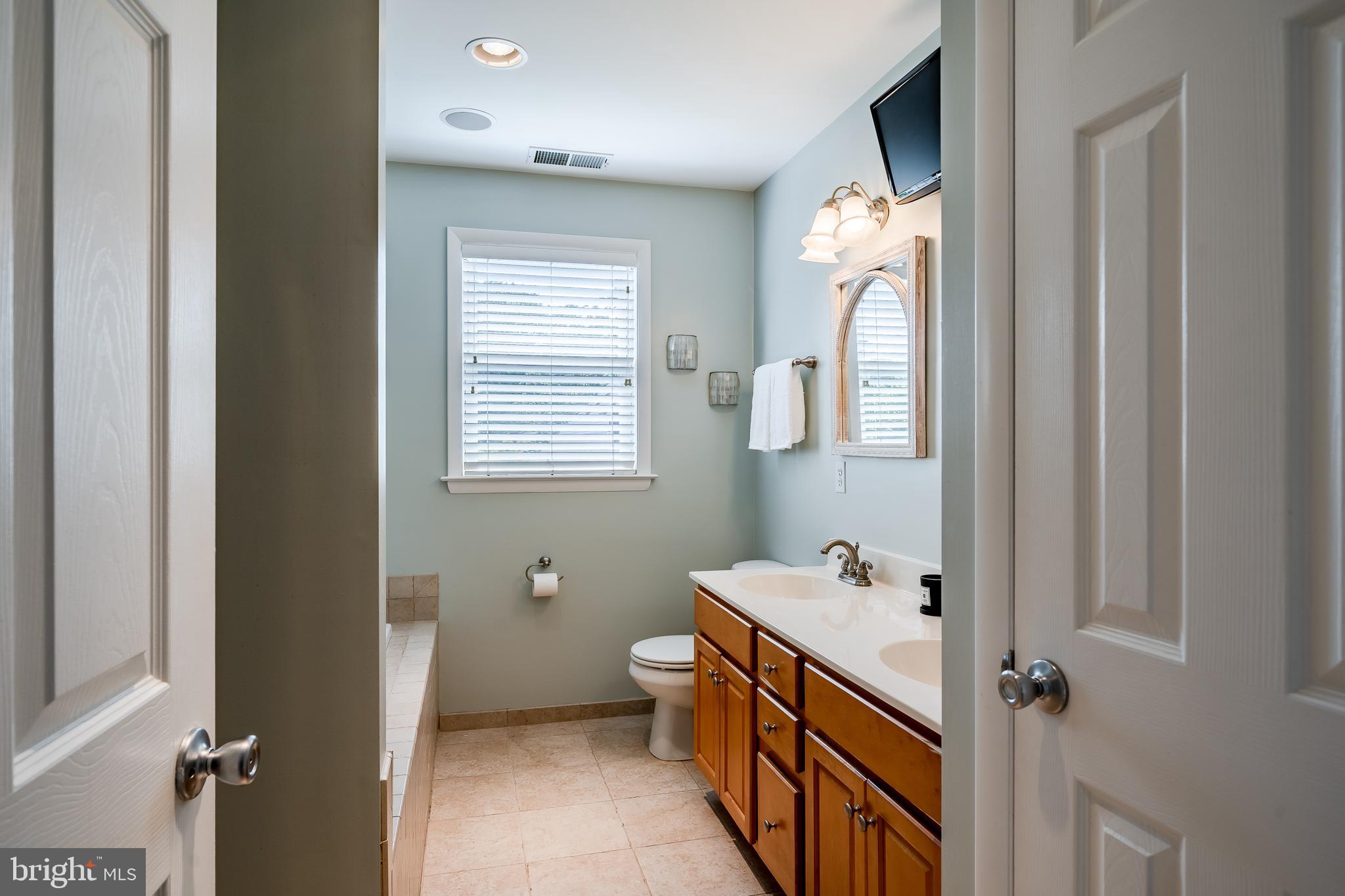 9 Pine Street Newtown Square, PA 19073 - Photo 30 of 54 Primary Bath