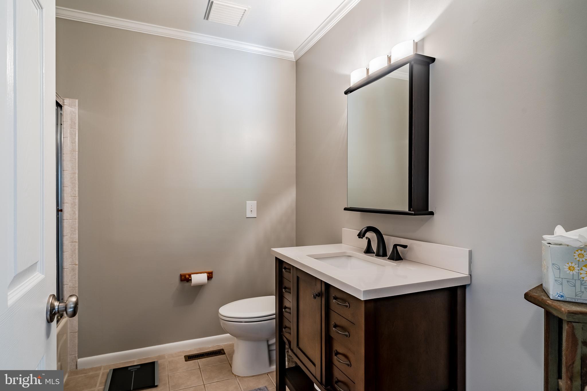 9 Pine Street Newtown Square, PA 19073 - Photo 41 of 54 Hallway full bath