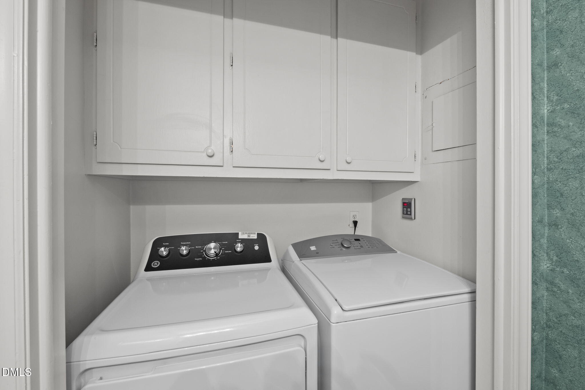 2421 Bonnie Brae Road Durham, NC 27703 - Photo 23 of 55 a utility room with dryer and washer