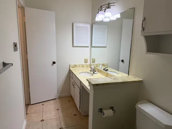 $1,695 | 955 Roaring Springs Road, Fort Worth, TX 76114