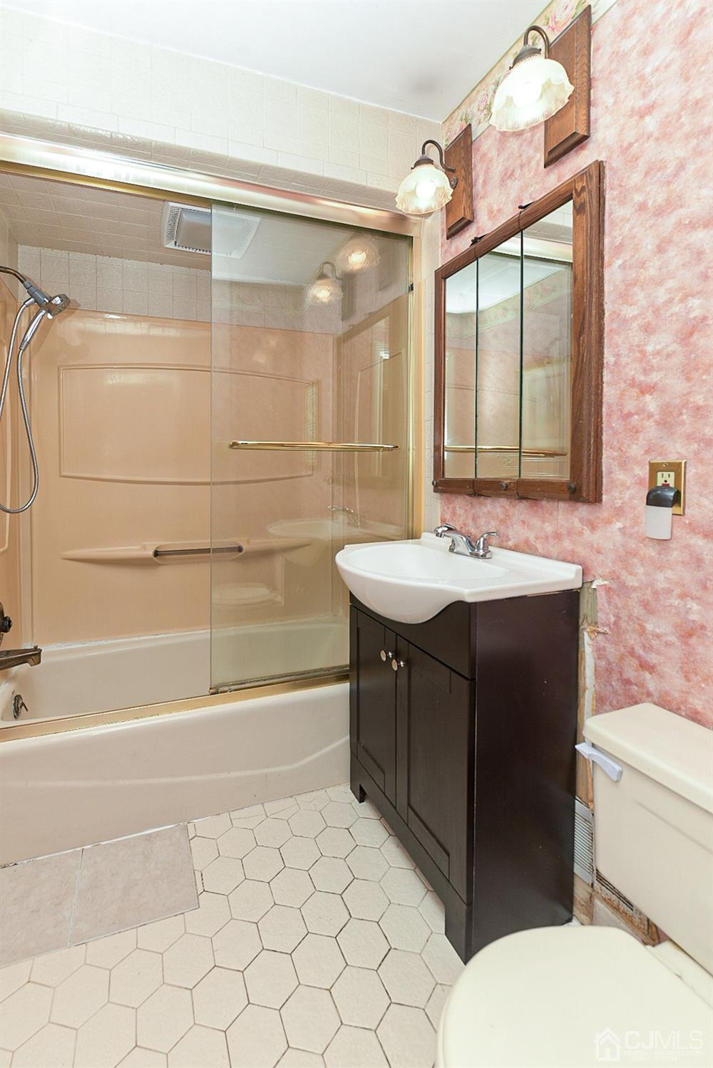 9 Burnham Road East Brunswick, NJ 08816 - Photo 12 of 19 Gallery Image 12
