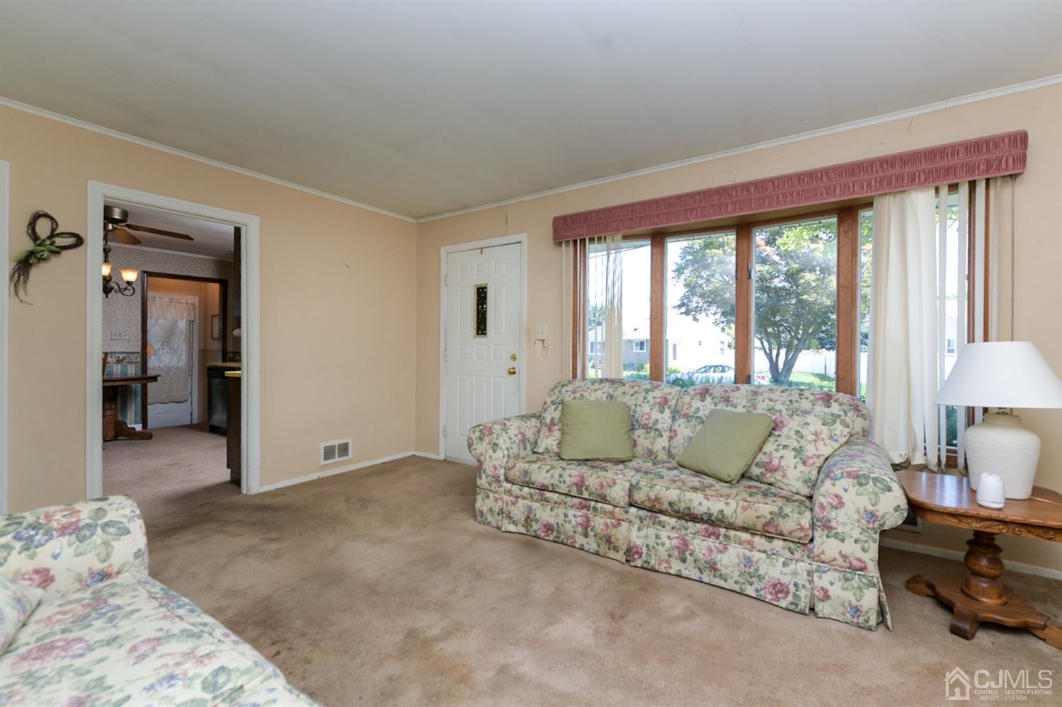9 Burnham Road East Brunswick, NJ 08816 - Photo 3 of 19 Gallery Image 3