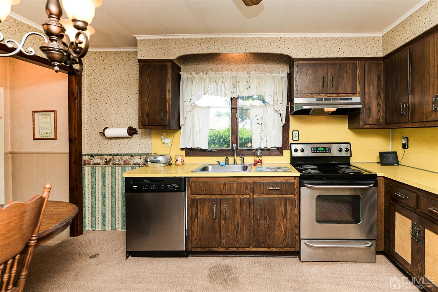 9 Burnham Road East Brunswick, NJ 08816 - Photo 8 of 19 Gallery Image 8