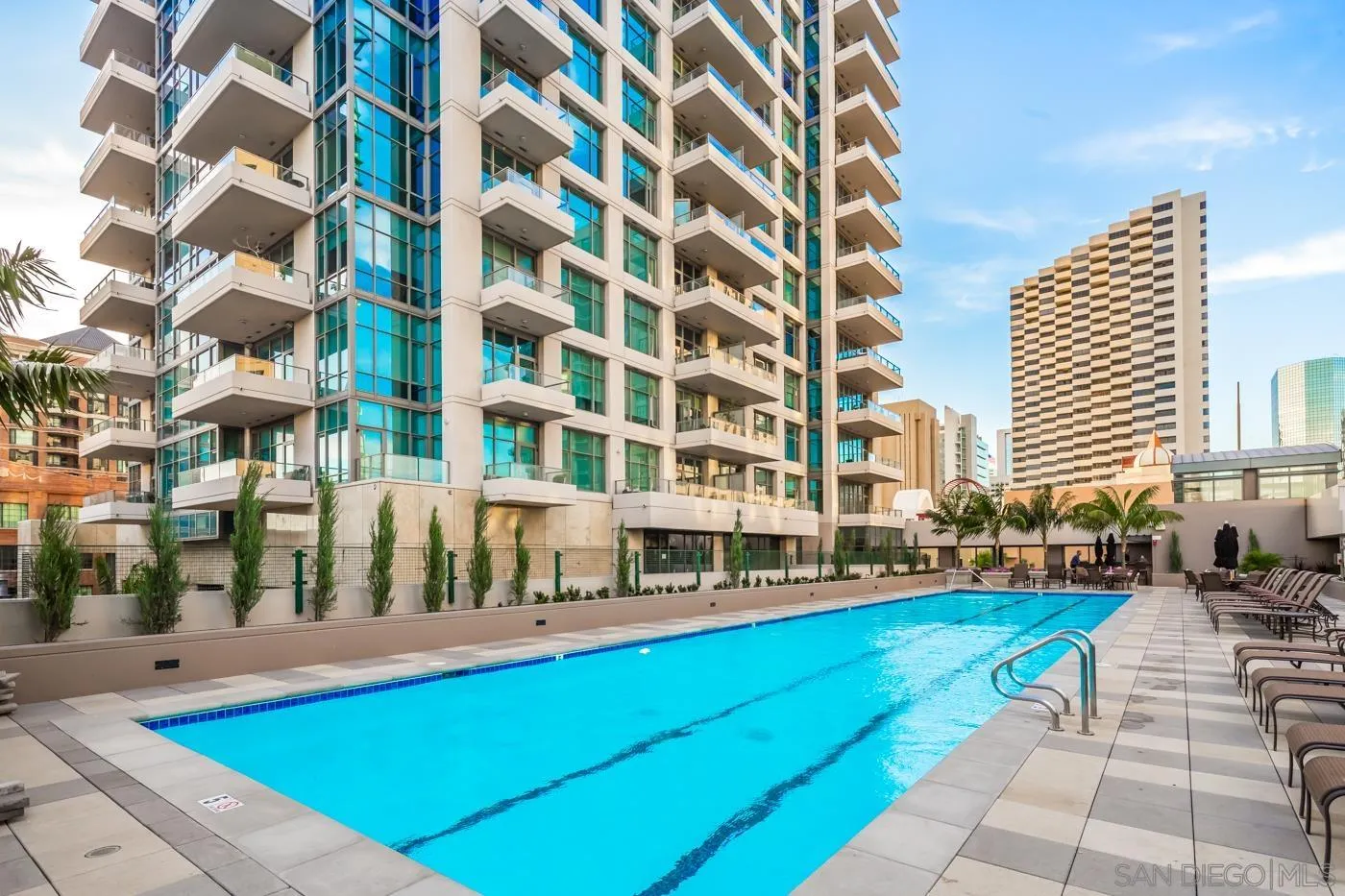 550 Front Street, Unit 1908 San Diego, CA 92101 - Photo 25 of 27 a view of building with yard