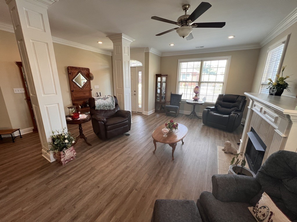 116 Riley Circle Fayetteville, TN 37334 - Photo 5 of 30 a living room with furniture and a wooden floor